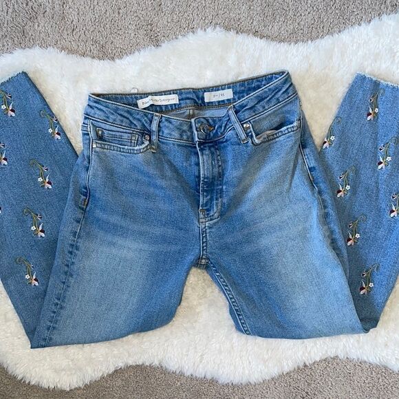 Pilcro And The Letterpress Size 25 Straight Leg Cropped Jeans Flowers On Bottom - Picture 1 of 10